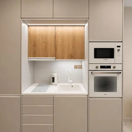 Agora Premium Spaces * Лоутраки