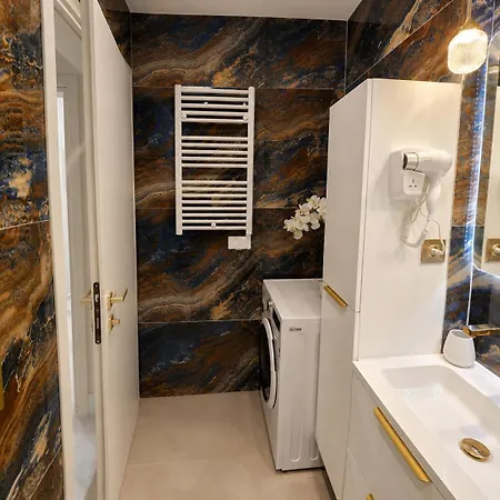 Agora Premium Spaces Лоутраки