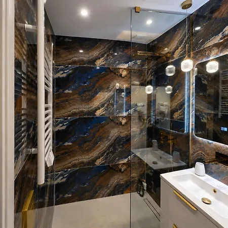 Agora Premium Spaces * Лоутраки