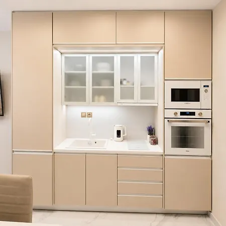 Agora Premium Spaces Лоутраки
