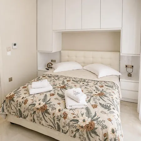 Agora Premium Spaces Лоутраки