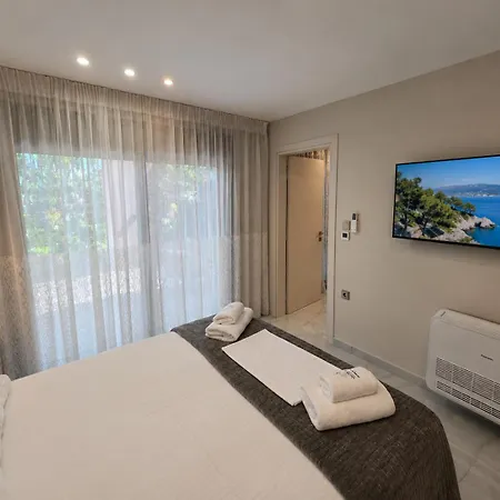 Agora Premium Spaces * Лоутраки