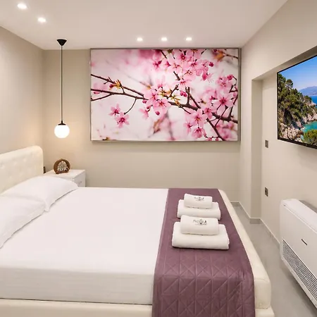Agora Premium Spaces * Лоутраки